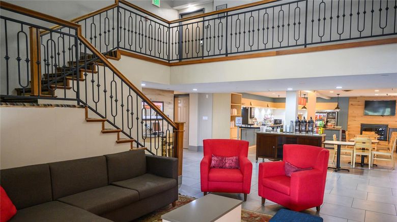 <b>Country Inn & Suites Greenfield Lobby</b>. Images powered by <a href="https://iceportal.shijigroup.com/" title="IcePortal" target="_blank">IcePortal</a>.
