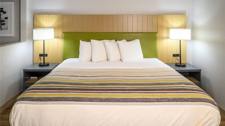 <b>Country Inn & Suites Greenfield Suite</b>. Images powered by <a href="https://iceportal.shijigroup.com/" title="IcePortal" target="_blank">IcePortal</a>.