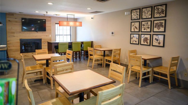 <b>Country Inn & Suites Greenfield Restaurant</b>. Images powered by <a href="https://iceportal.shijigroup.com/" title="IcePortal" target="_blank">IcePortal</a>.