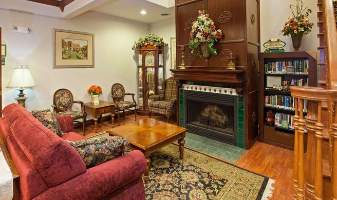 Country Inn & Suites Elkhart North Lobby