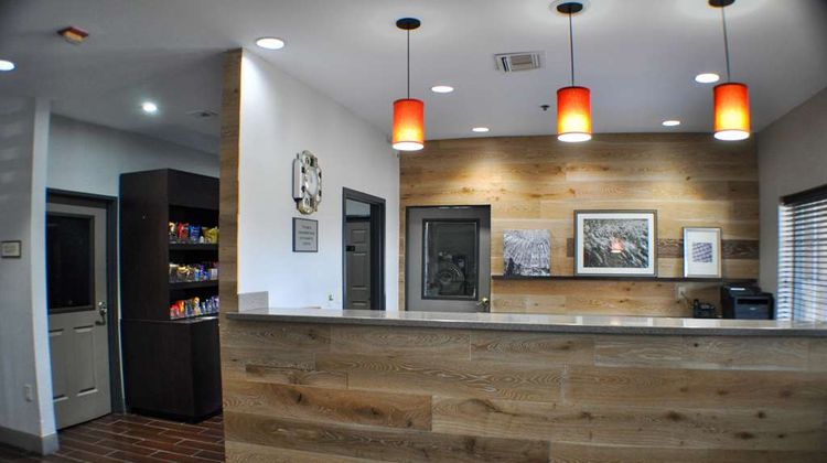 Country Inn & Suites Topeka West Lobby