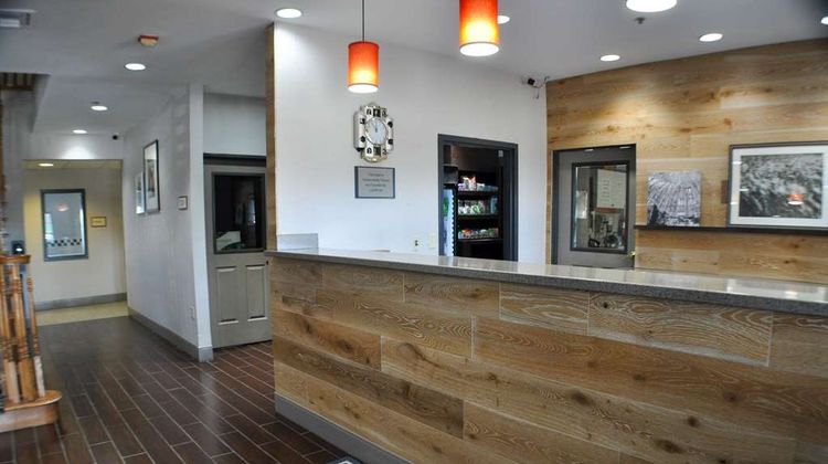 Country Inn & Suites Topeka West Lobby