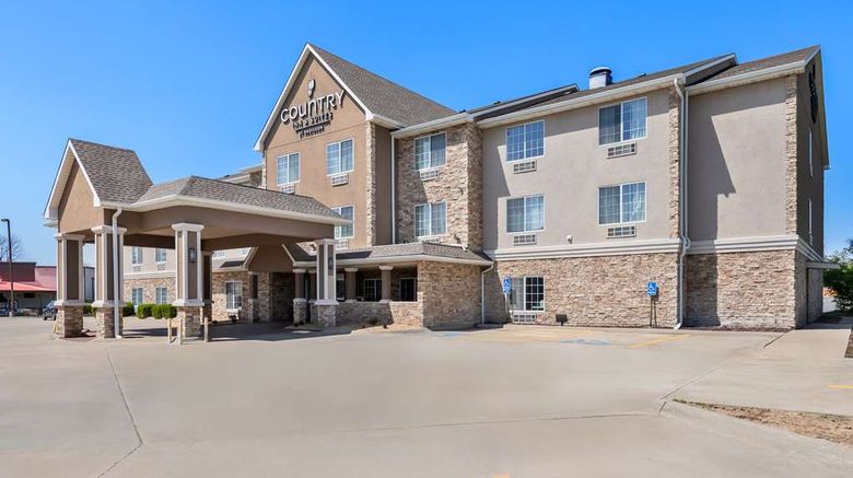 <b>Country Inn & Suites Topeka West Exterior</b>. Images powered by <a href="https://iceportal.shijigroup.com/" title="IcePortal" target="_blank">IcePortal</a>.