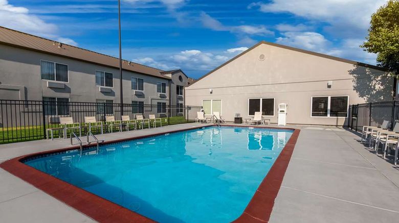 <b>Country Inn & Suites Wichita East Pool</b>. Images powered by <a href="https://iceportal.shijigroup.com/" title="IcePortal" target="_blank">IcePortal</a>.