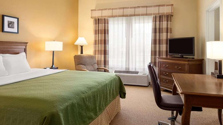 <b>Country Inn & Suites by Radisson Suite</b>. Images powered by <a href="https://iceportal.shijigroup.com/" title="IcePortal" target="_blank">IcePortal</a>.