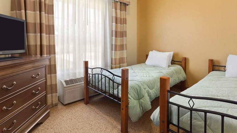 <b>Country Inn & Suites by Radisson Suite</b>. Images powered by <a href="https://iceportal.shijigroup.com/" title="IcePortal" target="_blank">IcePortal</a>.