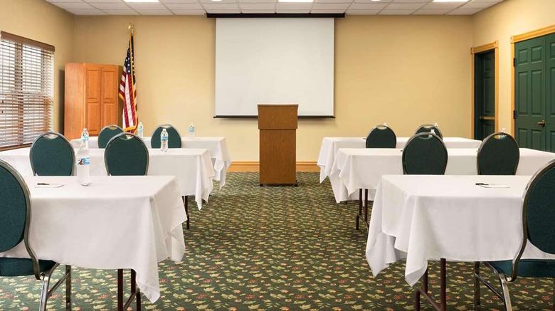 <b>Country Inn & Suites by Radisson Meeting</b>. Images powered by <a href="https://iceportal.shijigroup.com/" title="IcePortal" target="_blank">IcePortal</a>.