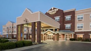 Country Inn & Suites KC Village West