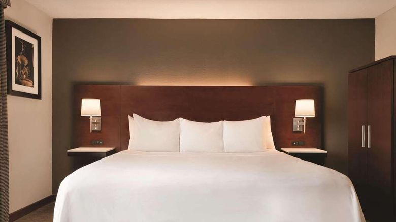 <b>Radisson Cincinnati Riverfront Room</b>. Images powered by <a href="https://iceportal.shijigroup.com/" title="IcePortal" target="_blank">IcePortal</a>.