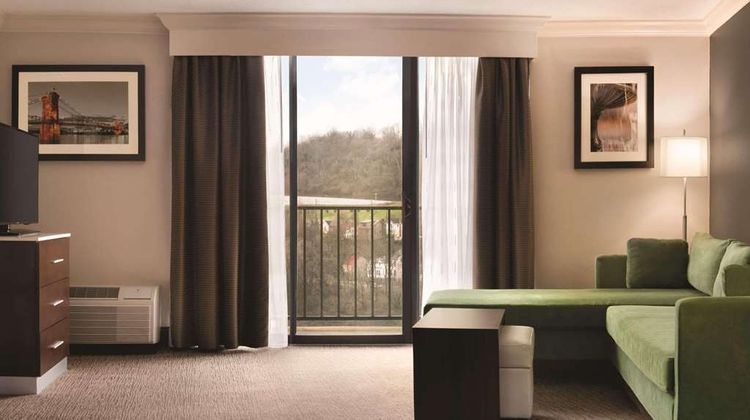 Radisson Cincinnati Riverfront Suite