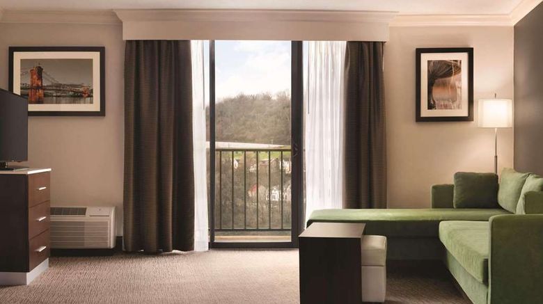 <b>Radisson Cincinnati Riverfront Suite</b>. Images powered by <a href="https://iceportal.shijigroup.com/" title="IcePortal" target="_blank">IcePortal</a>.