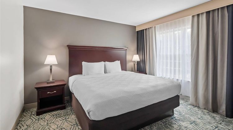 Country Inn & Suites Bowling Green Suite