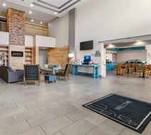 Country Inn & Suites Bowling Green Lobby