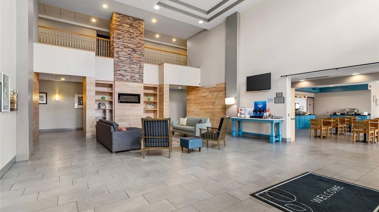 Country Inn & Suites Bowling Green Lobby