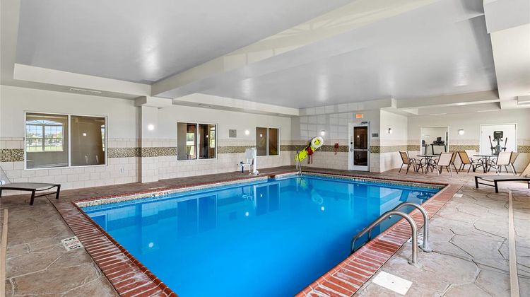 Country Inn & Suites Bowling Green Pool