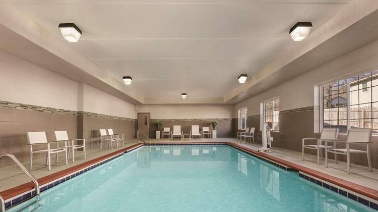 Country Inn & Suites London Pool