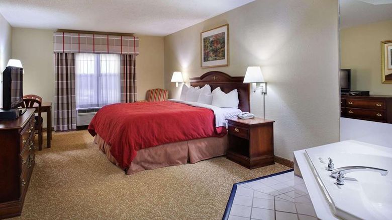 <b>Country Inn & Suites Louisville South Suite</b>. Images powered by <a href="https://iceportal.shijigroup.com/" title="IcePortal" target="_blank">IcePortal</a>.
