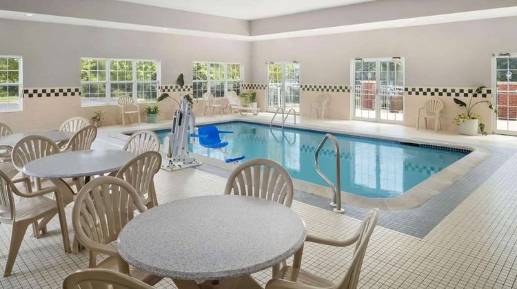 Country Inn & Suites Louisville South Pool