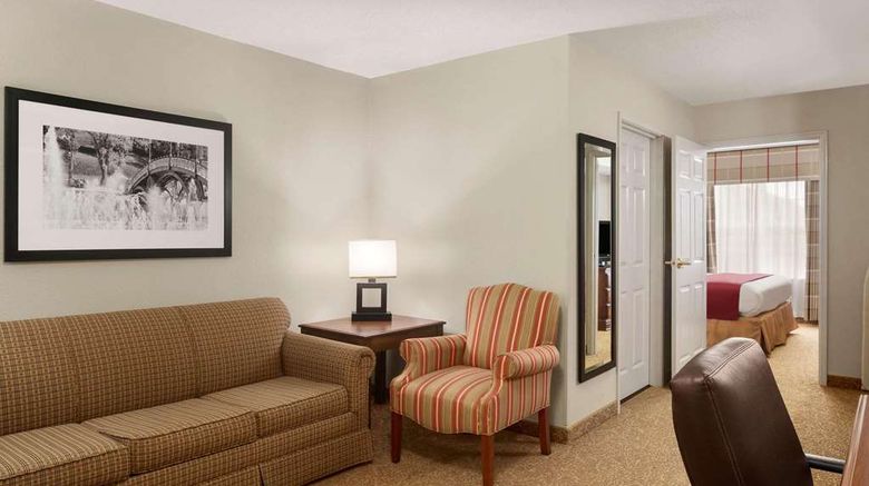 <b>Country Inn & Suites Louisville South Suite</b>. Images powered by <a href="https://iceportal.shijigroup.com/" title="IcePortal" target="_blank">IcePortal</a>.