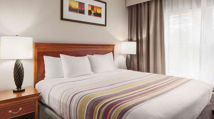 Country Inn & Suites Lexington Suite
