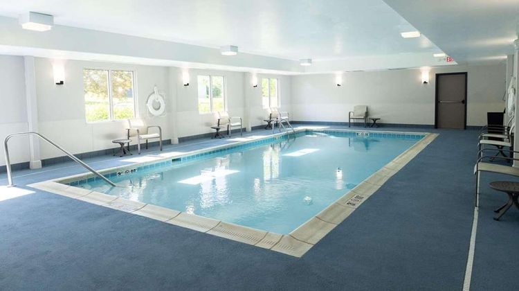 Country Inn & Suites Elizabethtown Pool