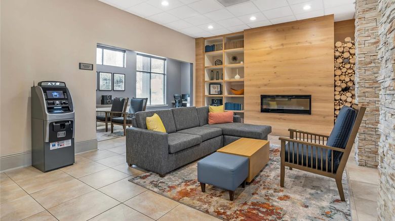 <b>Country Inn & Suites Metairie New Orleans Lobby</b>. Images powered by <a href="https://iceportal.shijigroup.com/" title="IcePortal" target="_blank">IcePortal</a>.