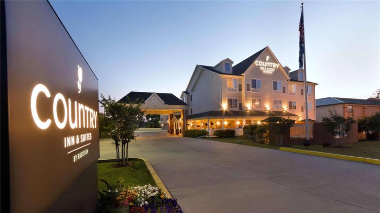 Country Inn & Suites Covington Exterior