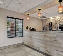 Country Inn & Suites Covington Lobby
