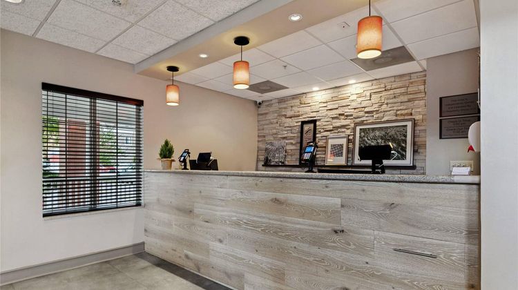 Country Inn & Suites Covington Lobby