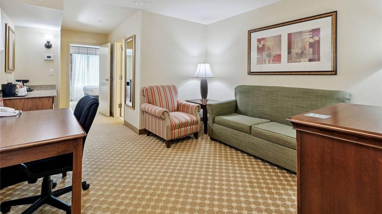 <b>Country Inn & Suites Covington Suite</b>. Images powered by <a href="https://iceportal.shijigroup.com/" title="IcePortal" target="_blank">IcePortal</a>.