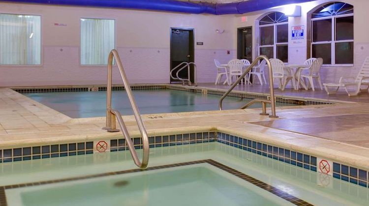 Country Inn & Suites Brockton Boston Pool