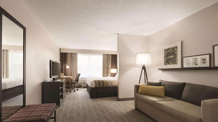 Country Inn & Suites by Radisson DC East Suite