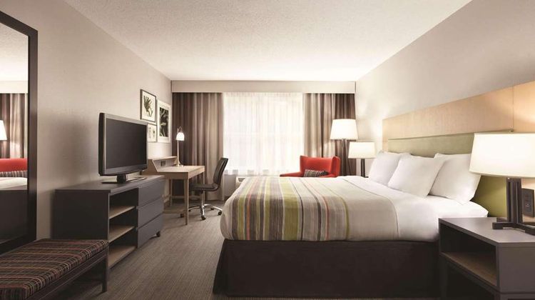 Country Inn & Suites by Radisson DC East Suite