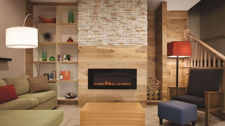 Country Inn & Suites by Radisson DC East Lobby