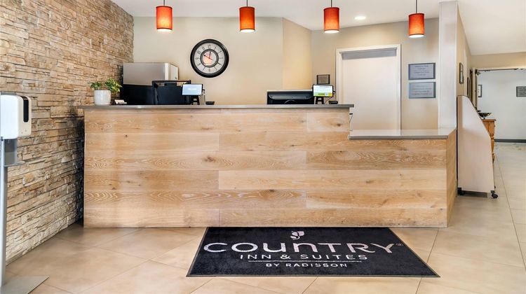 Country Inn & Suites Frederick Lobby