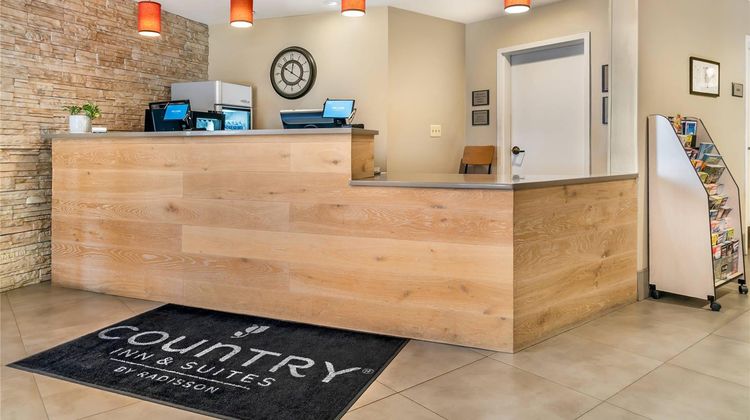 Country Inn & Suites Frederick Lobby