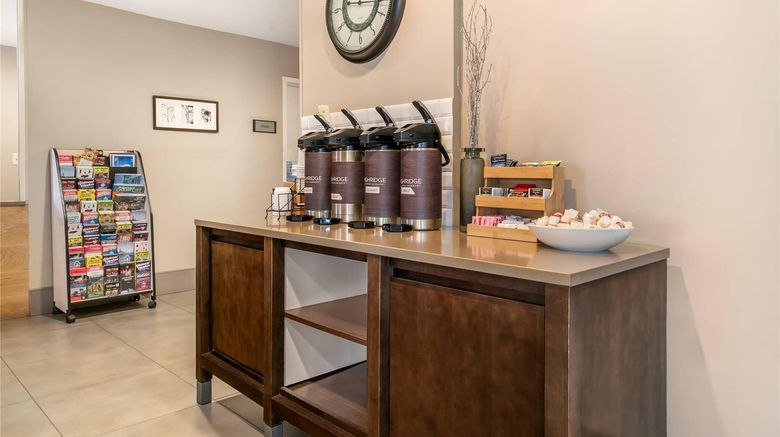 <b>Country Inn & Suites Frederick Lobby</b>. Images powered by <a href="https://iceportal.shijigroup.com/" title="IcePortal" target="_blank">IcePortal</a>.