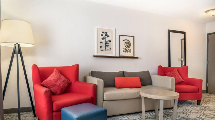 Country Inn & Suites Frederick Suite