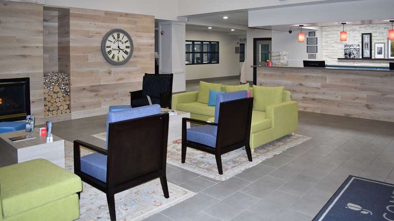 <b>Country Inn & Suites Hagerstown Lobby</b>. Images powered by <a href="https://iceportal.shijigroup.com/" title="IcePortal" target="_blank">IcePortal</a>.