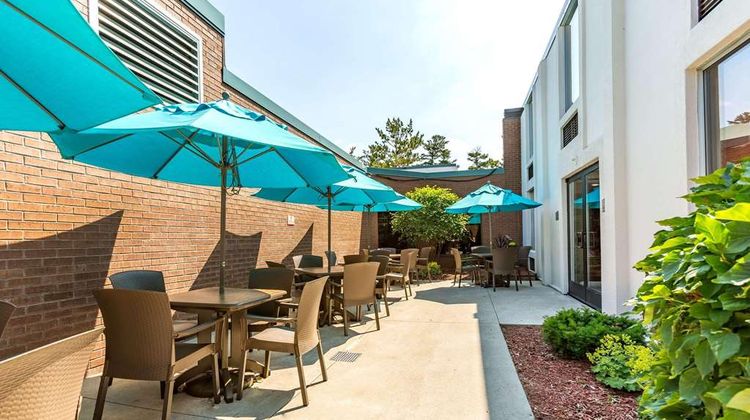 Country Inn & Suites Traverse City Exterior