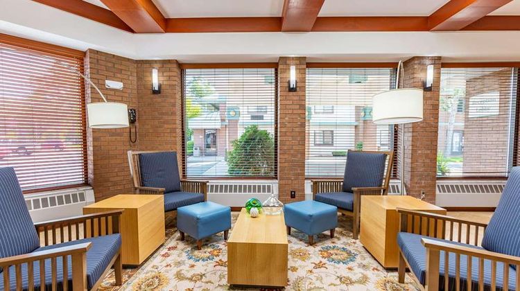 Country Inn & Suites Traverse City Lobby