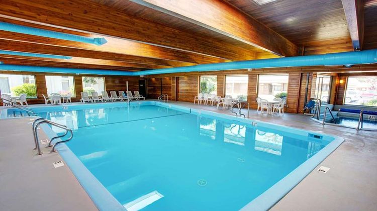 Country Inn & Suites Traverse City Pool