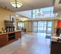 Country Inn & Suites Dearborn Lobby
