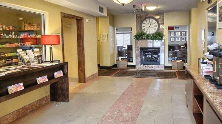 Country Inn & Suites Dearborn Lobby