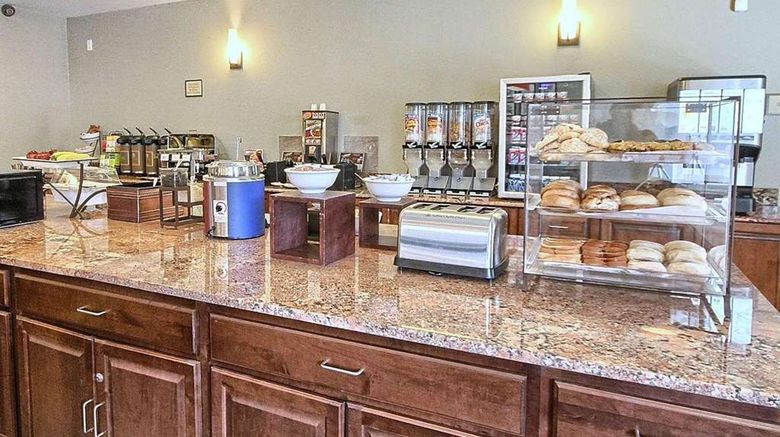 <b>Country Inn & Suites Dearborn Restaurant</b>. Images powered by <a href="https://iceportal.shijigroup.com/" title="IcePortal" target="_blank">IcePortal</a>.