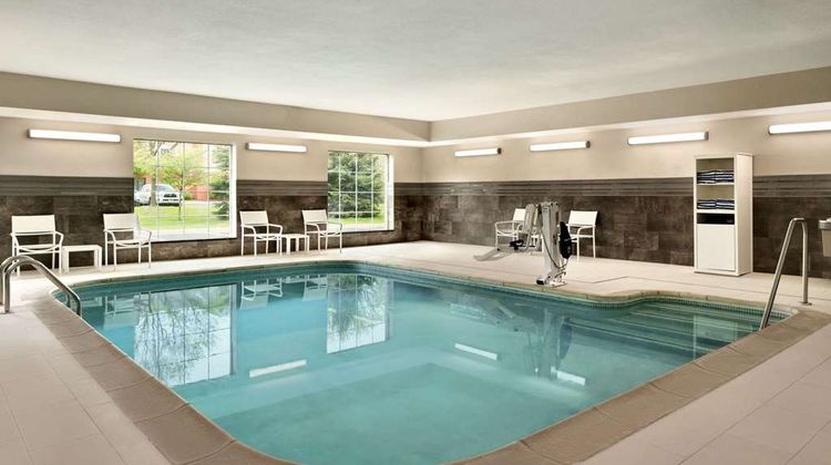 Country Inn & Suites Novi Pool