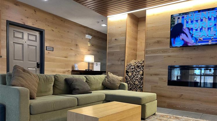 Country Inn & Suites Novi Lobby