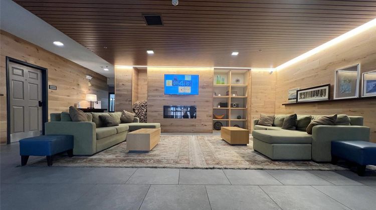 Country Inn & Suites Novi Lobby
