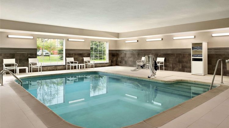 Country Inn & Suites Novi Pool
