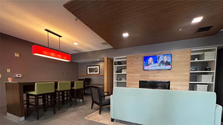 Country Inn & Suites Novi Lobby